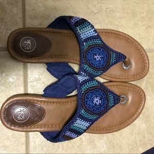 The Sak sandals. 8 m
